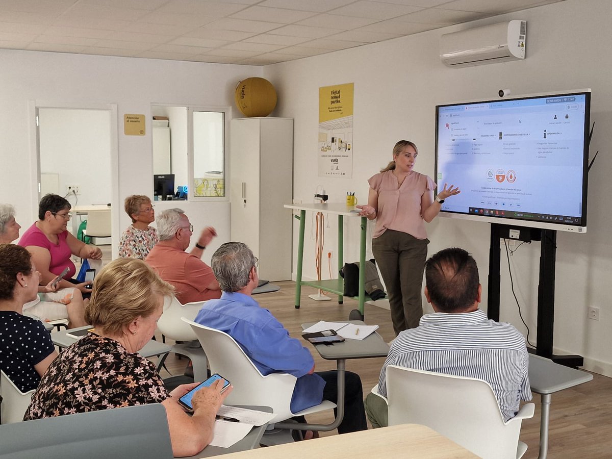 UnicajaBanco's tweet photo. 👏 @edufinet, proyecto que promovemos junto a @FundUnicaja, ha sido reconocido con el 'Premio Finanzas para Todos 2024' a la Mejor Iniciativa de #EducaciónFinanciera, por su programa 'Embajadores (Educación Financiera para Mayores)', dirigido a este colectivo. 
Más ℹ️ aquí 👉 https://t.co/4uqPgQmcGV