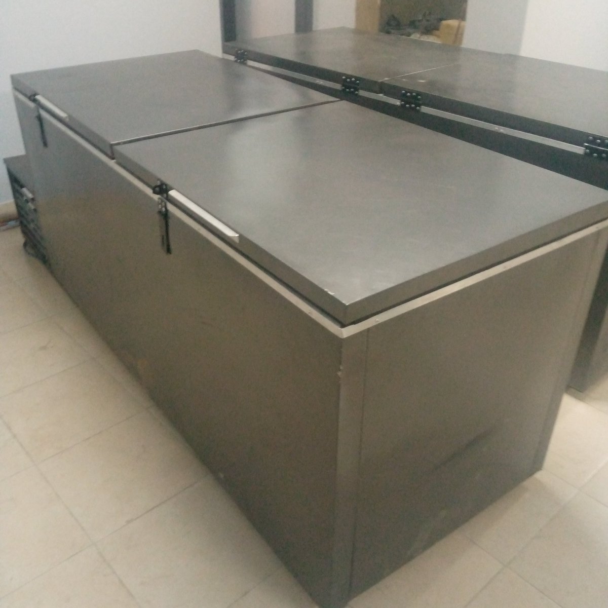 FregotechSales's tweet photo. @nelsonchamisa Available are brand new commercial deep Freezers suitable for commercial use $1400 we do free delivery in Harare only +253773913792/+263771817672/+263719817672 https://t.co/qIFJjPzTGj