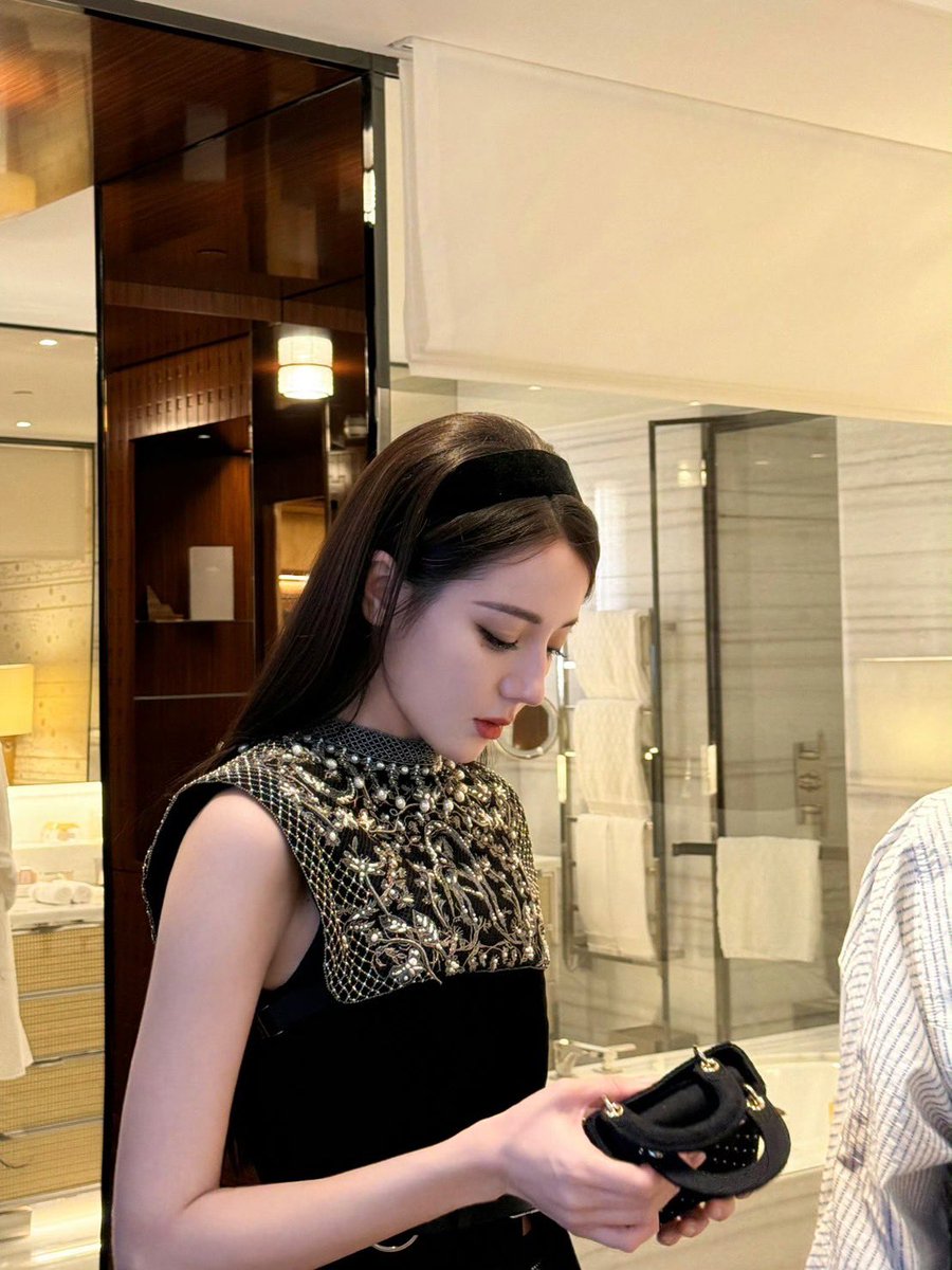 สวยทุกมุม สวยทุกแสง 

#ตี๋ลี่เร่อปา 
#DilrabaxDior 
#DiorSS25
#dilraba
#DilrabaXDiorSS25

Dilraba Dior PFW2024