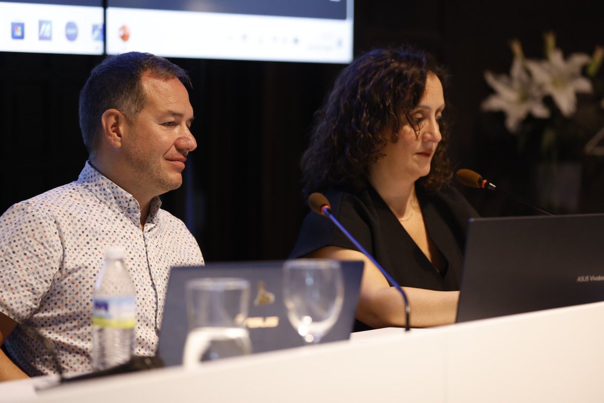 novagob's tweet photo. 📸 @NuVallejo del #COEAndalucía junto a nuestro presidente, @ffranrojas, han presentado las conclusiones de la 1ª fase del #LabEmpleo y los próximos pasos que incluyen:

🔩 Desarrollo de prototipos
👥 Impulso de una comunidad y espacios de innovación sobre empleo en Andalucía. https://t.co/uKaCIQjRhs