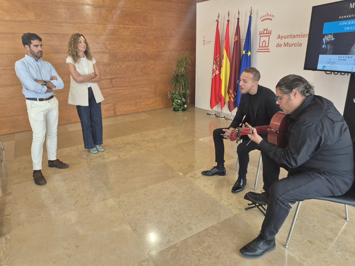 El artista José Blaya pone voz al concierto ‘Murcia es Romántica y Solidaria’ en beneficio de AMDEM.

Los fondos recaudados serán destinados a mejorar la calidad de vida de las personas con esclerosis múltiple y otras enfermedades neurológicas.

centromedios.murcia.es/PUBLICO/NotaPr…