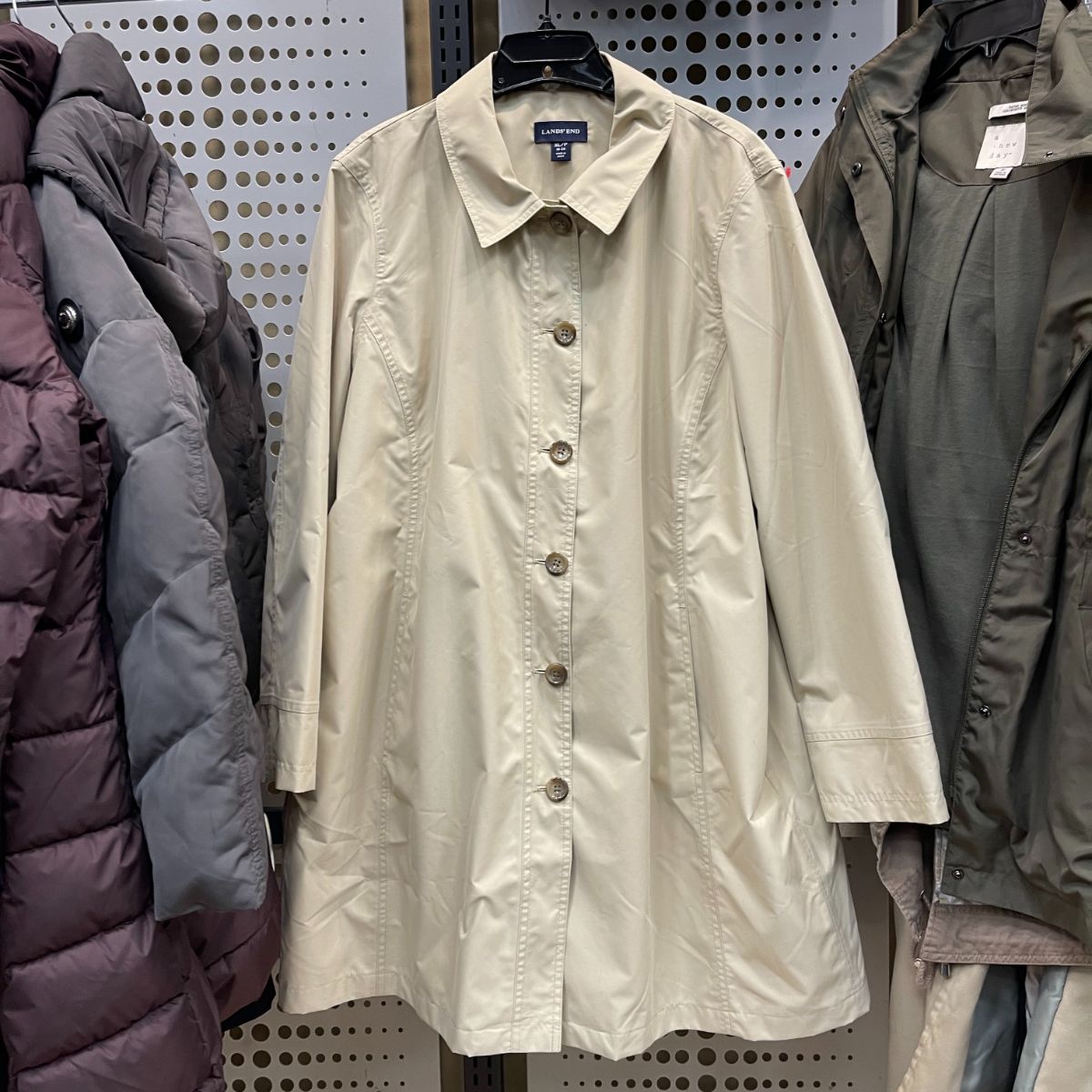 goodwill_mass's tweet photo. Find the perfect fall jacket at your local Goodwill. #GoodwillMA #ShopGoodwill #GoodwillFinds #FallFashion https://t.co/helmCbKGKH