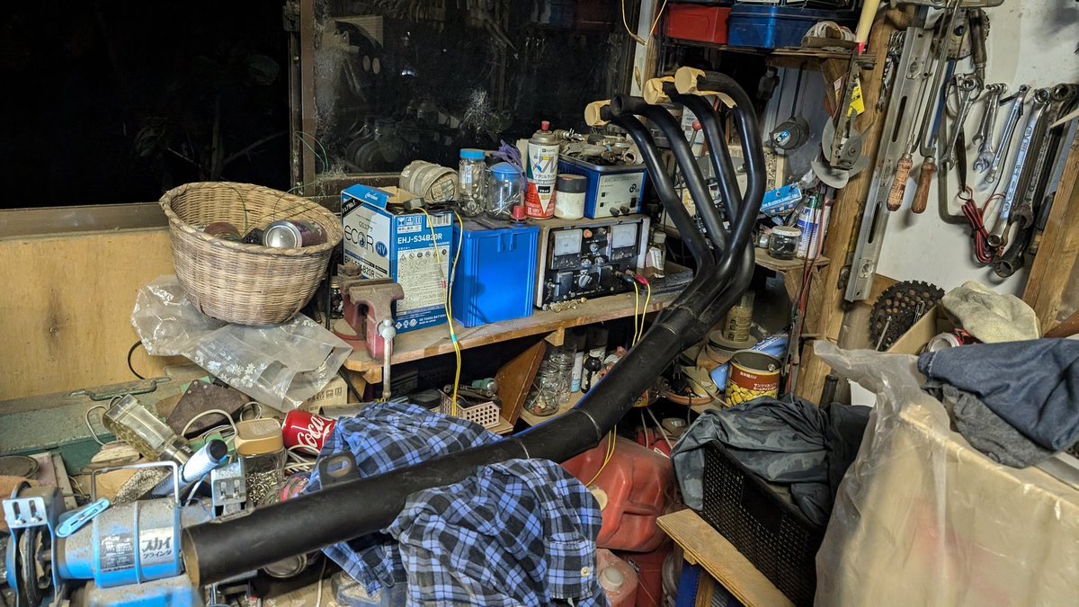 bokudebuuuu's tweet photo. ショート管届いた！
早速もとから付いてたボロいサイレンサー外しだぜ！

#suzuki
#バンディット400
#GK75A
#GK7AA
#OVERRacing
#オーバーレーシング https://t.co/OiQjgnk4yI