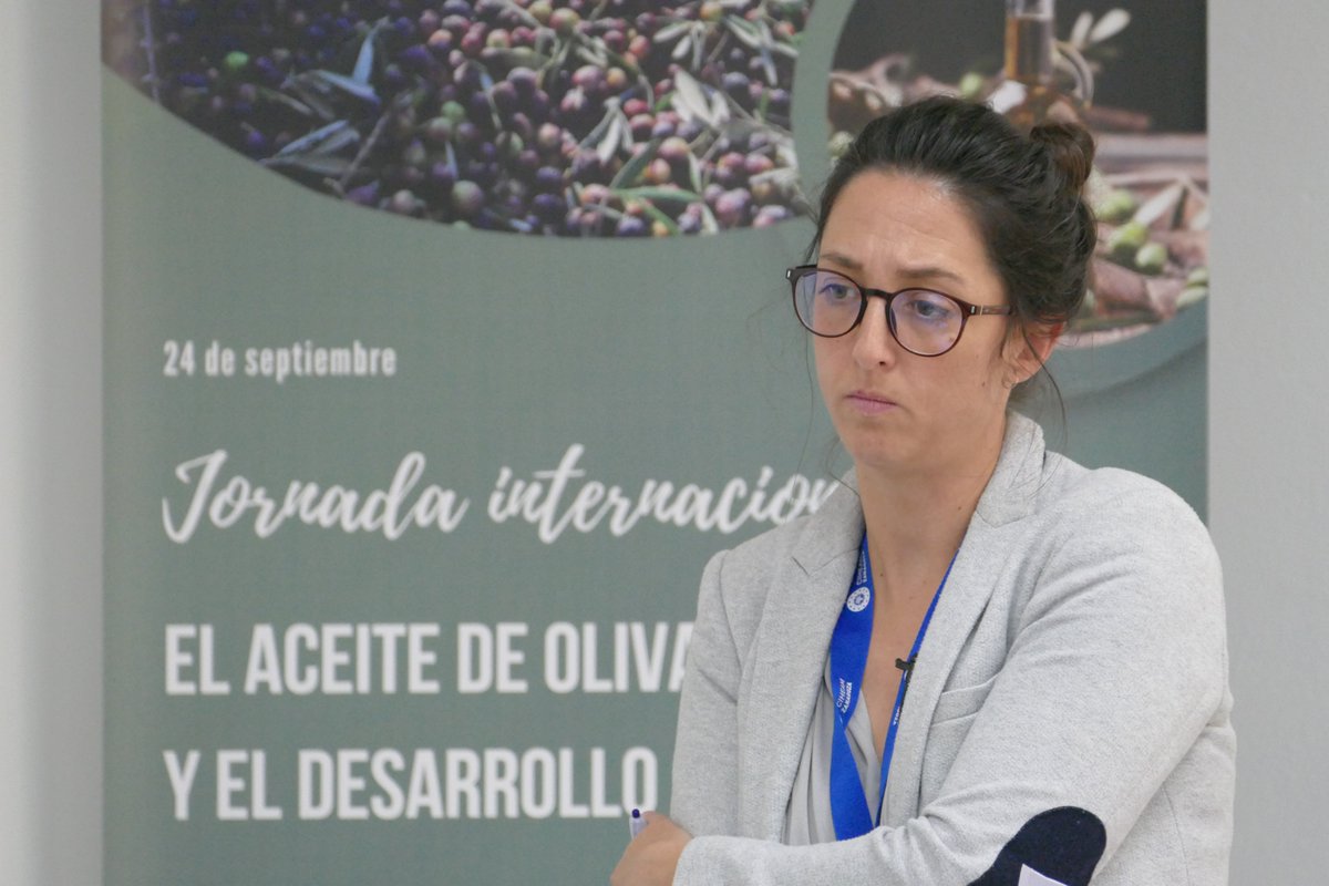 CIHEAMZaragoza's tweet photo. Mesa redonda III: El papel del cooperativismo en el aceite de oliva en el Mediterráneo
🗣️ Modera: Laura Quijano, gestora de proyectos del @CIHEAMZaragoza
#OLIB #Cooperación #Líbano #OlivoparalaPaz🕊️ https://t.co/Q4qKtwIUpH