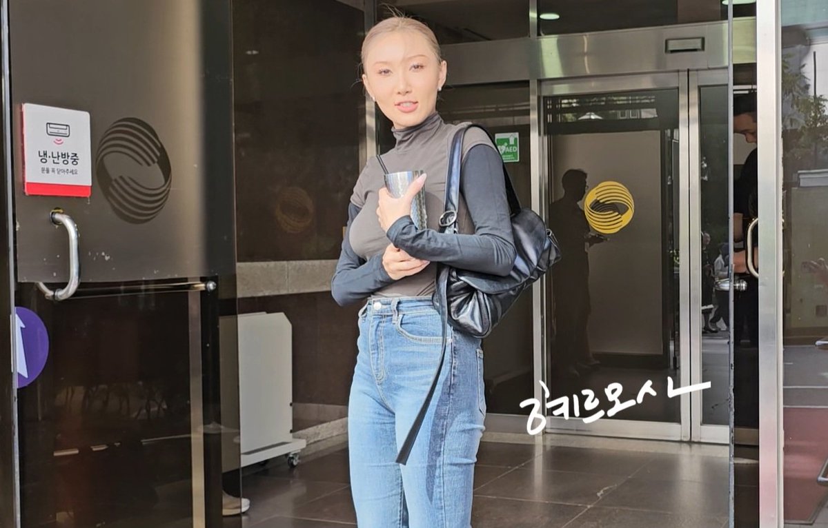 240924 이영지의 레인보우 출근

동해번쩍 서해번쩍🤣

#화사 #HwaSa #MAMAMOO