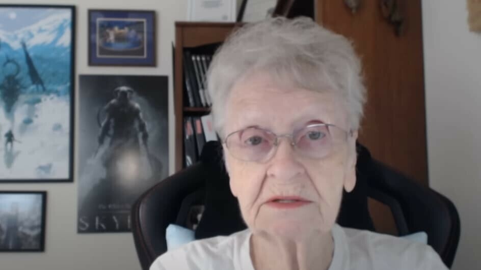 BFMTV's tweet photo. A 88 ans, la "Grand-mère de Skyrim" arrête les vidéos Youtube dédiées aux jeux vidéo
https://t.co/KmRnnf5LOS https://t.co/cNoz1q2mhg