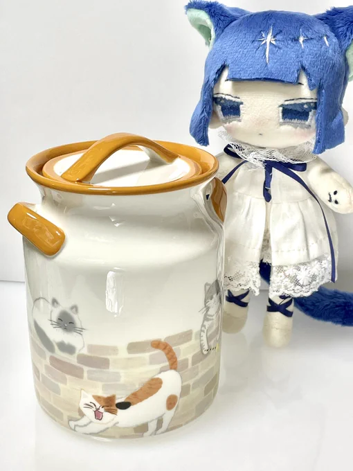 KALDIで見つけた入れ物可愛い キャンディーが入ってる