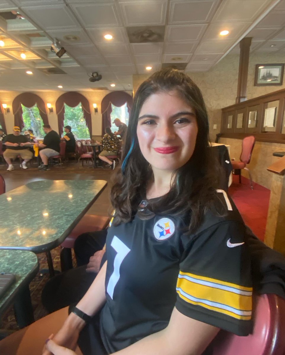 SlamminSam88937's tweet photo. Steelers got that win!!!💜💙🖤 #slamminsammy #slammintime #wrestler #prowrestling #Pittsburgh https://t.co/yrnKJNSUmk