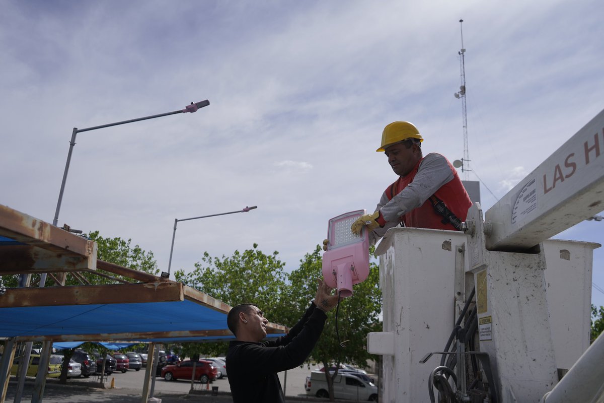 lasherasmza's tweet image. #ObrasPúblicas 💡Continúa de manera permanente el recambio de luminarias LED en todo el departamento.