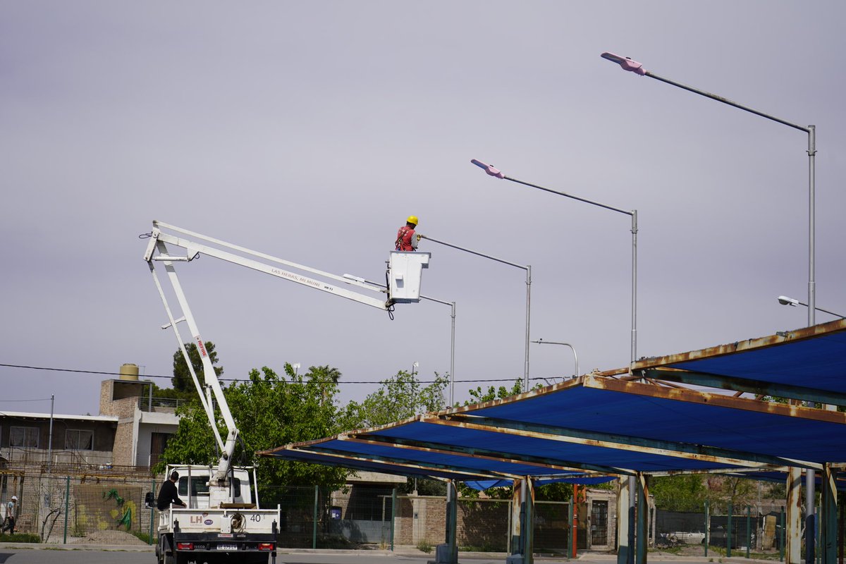 lasherasmza's tweet image. #ObrasPúblicas 💡Continúa de manera permanente el recambio de luminarias LED en todo el departamento.