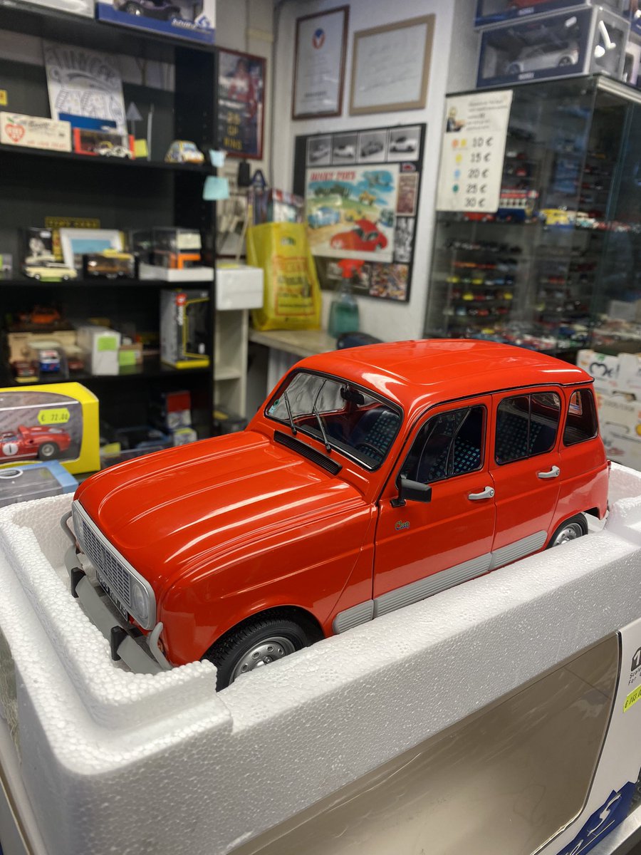 cars_tiny's tweet image. Renault 4 GTL Solido Scala 1:12 #tinycars #scala112 #renault #renault4 #scalemodel #solido