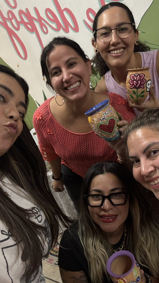 #CantaritoParty hosted a painting session, included tequila, snacks, we paint a cantarito! and shared experiences! Love been around successful females! Thank you <a href="/DespojitosMIA/">Despojitos</a> for letting us use your space! Till the next one 🩷 #HispanicHeritageMonth