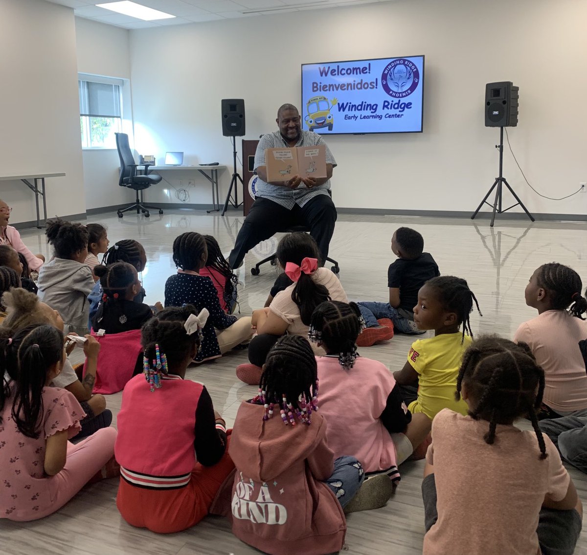 conni_davis's tweet photo. Last week the kindergarten students from ELC Winding Ridge had a great experience at the LT Transportation Hub!  Thank you Mr. White and the entire Team! ❤️ https://t.co/UlVSUcGyJk