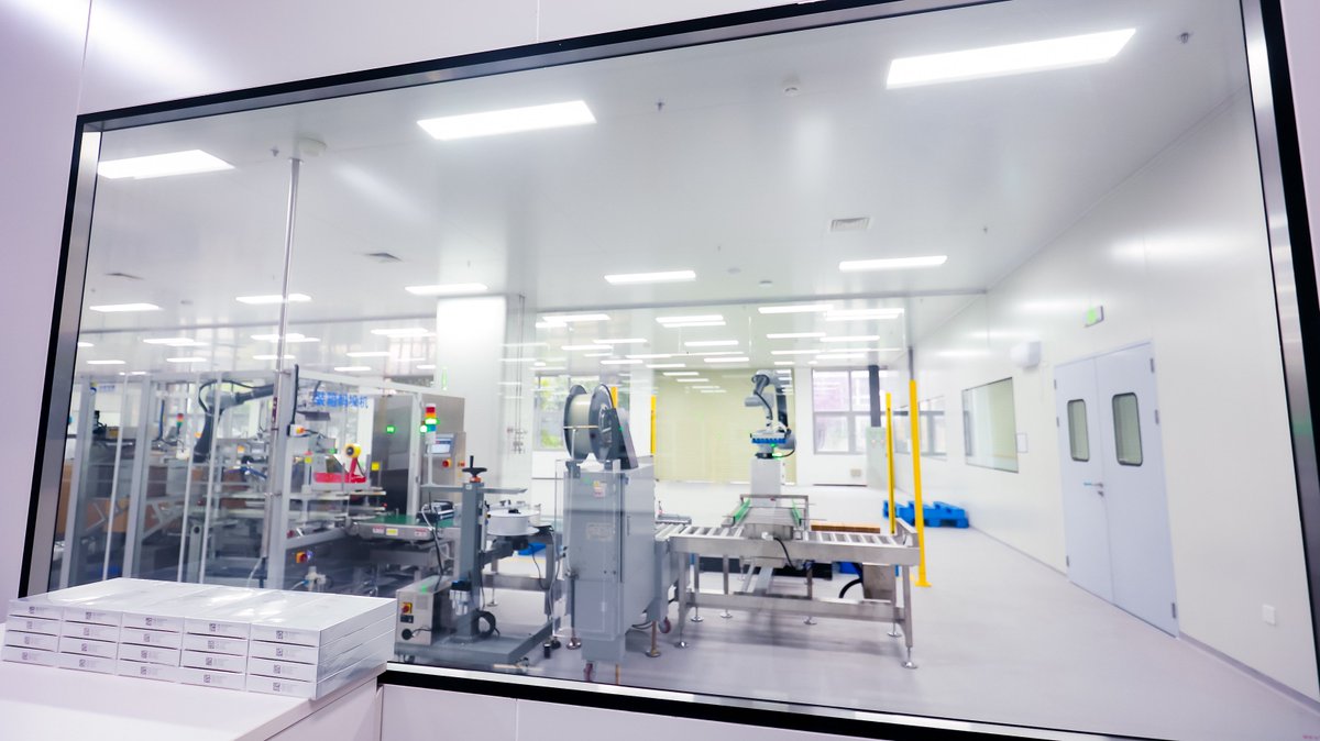 BloomageHX's tweet photo. @Bloomage's Xiangtan plant launches, built to Industry 4.0 standards. Features automated systems for liquid prep, filling &amp; packaging. Full automation &amp; sustainable bio-manufacturing. The expected annual output is $14.2M
#BiotechInnovation #AutomatedProduction #SmartManufacturing https://t.co/EEFiAIRxzn
