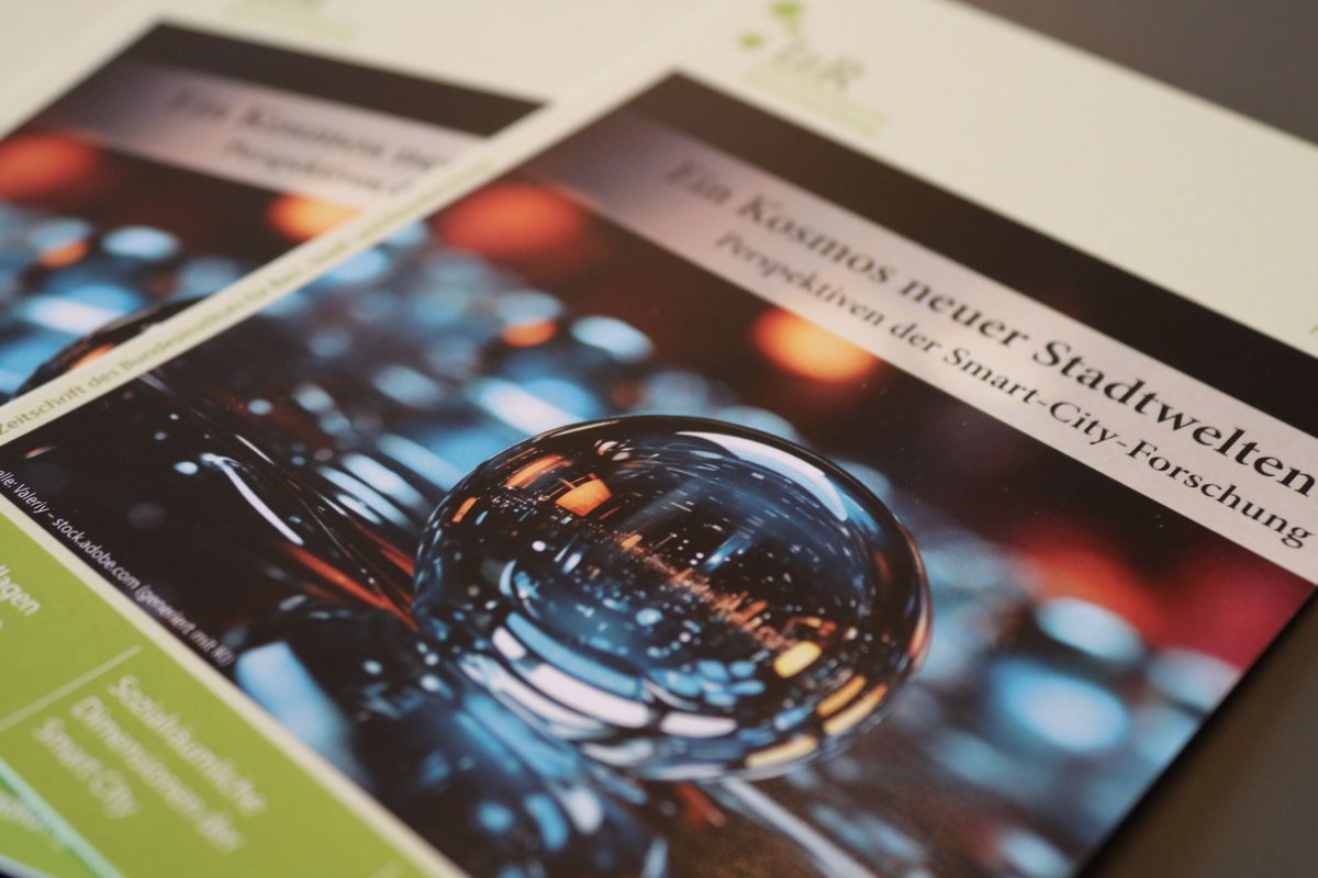 BBSR (@bbsr_bund) on Twitter photo š£ š Für alle, die es in der Sommerpause verpasst haben: Unsere neue #IzR-Ausgabe ist da ā diesmal mit den Themen #SmartCity und #SmartRegion!
ā” šš»šš²šæš²ššš¶š²šæš? Hier kƶnnen Sie das Heft bestellen: bbsr.bund.de/BBSR/DE/veroefā¦
#Digitalisierung #Stadtentwicklung š£ š Für alle, die es in der Sommerpause verpasst haben: Unsere neue #IzR-Ausgabe ist da ā diesmal mit den Themen #SmartCity und #SmartRegion!
ā” šš»šš²šæš²ššš¶š²šæš? Hier kƶnnen Sie das Heft bestellen: bbsr.bund.de/BBSR/DE/veroefā¦
#Digitalisierung #Stadtentwicklung