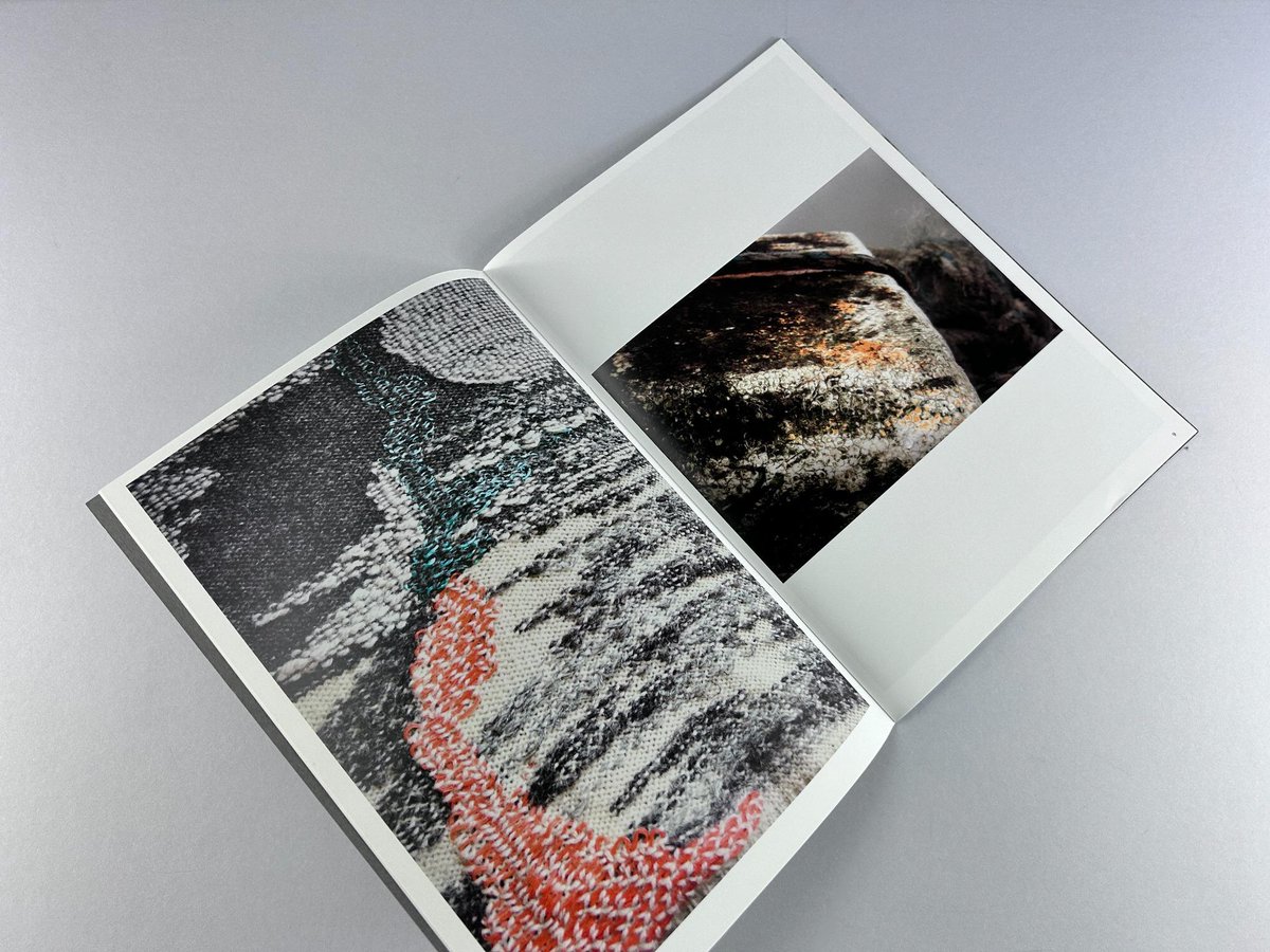 ExWhyZedPrint's tweet image. 📚✨ Bespoke A4 Art Printing

These A4 booklets feature @colorplan_papers Smoke covers with white ink printing, adding a sleek and modern touch. The interior pages, capture the intricate textures of each Brighton student's design.

#PortfolioPrinting #CreativePrinting #booklets