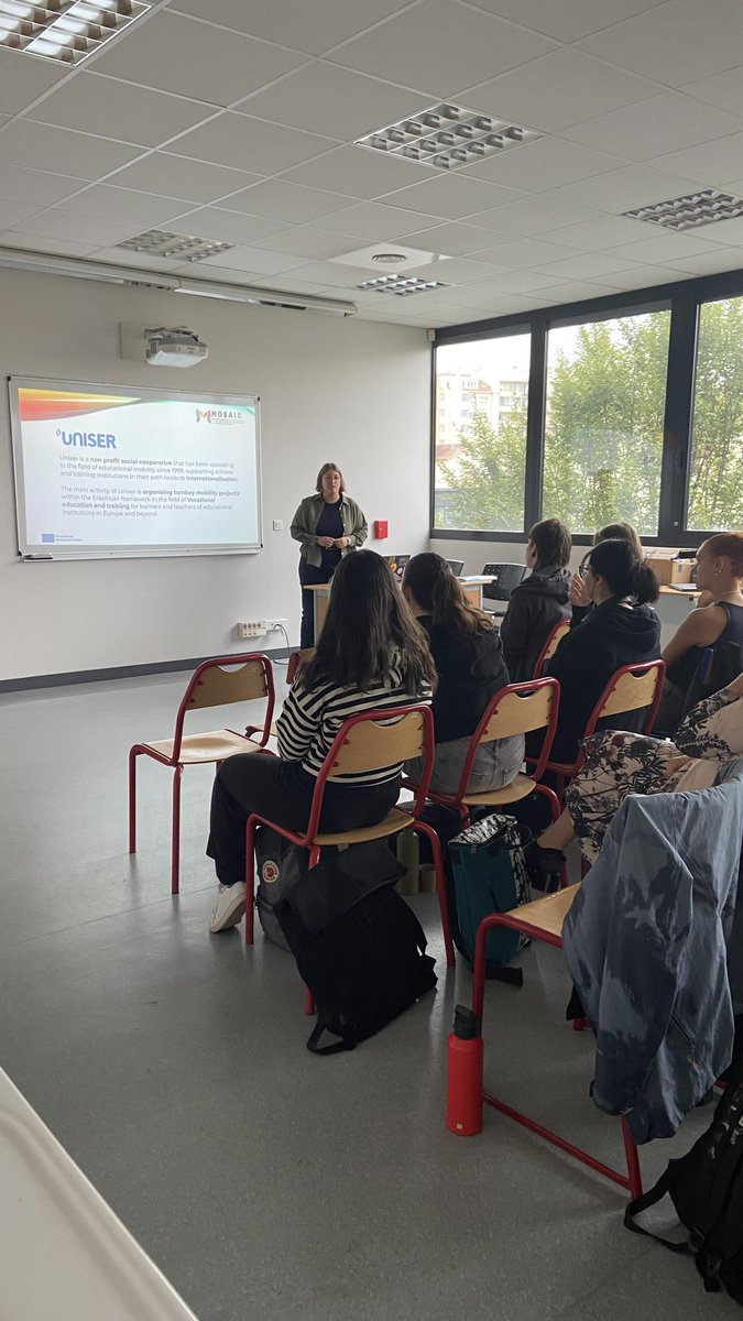 The participants of <a href="/MOSAICeuproject/">MOSAIC</a>
International Skills Performance were able to understand what does it take to elevate their work: 
1️⃣ Develop a unique brand identity;
2️⃣ Build an online presence; 
3️⃣ Consistency is key;
4️⃣ Engage with the audience;
5️⃣ Collaborate and network