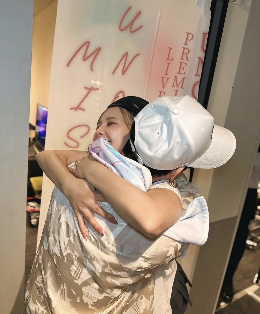 A335BF's tweet photo. 癒しの供給🩷💜
#宇野実彩子 #末吉秀太 #しゅうみさ #AAA https://t.co/0gQ95UFA6P