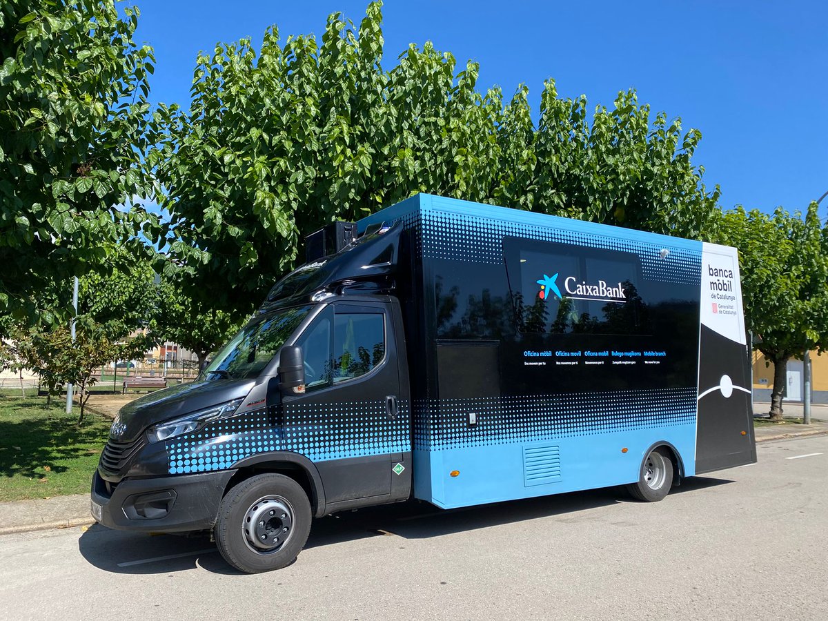 Avui hem estrenat el servei de Banca Mòbil a la Vall de Bianya. Aquesta iniciativa porta els caixers automàtics i els serveis financers als municipis que no tenen oficina bancària amb l’objectiu de garantir la inclusió financer a arreu de Catalunya.