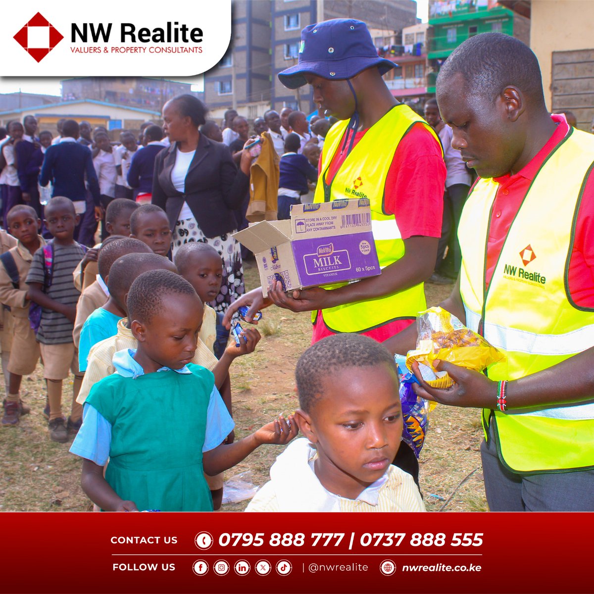 nw_realite's tweet image. Through #Mamacares we touch the lives of people in our community. To add to the tree-planting activity, we donated sanitary towels to Mathare North Primary School girls and shared a snack with the entire school. #wetouch #weaddvalue #WorldBambooDay2024 #treeplanting