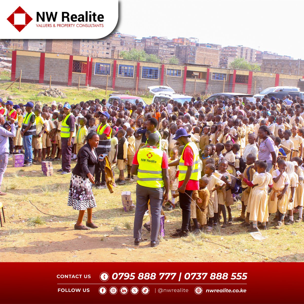 nw_realite's tweet image. Through #Mamacares we touch the lives of people in our community. To add to the tree-planting activity, we donated sanitary towels to Mathare North Primary School girls and shared a snack with the entire school. #wetouch #weaddvalue #WorldBambooDay2024 #treeplanting