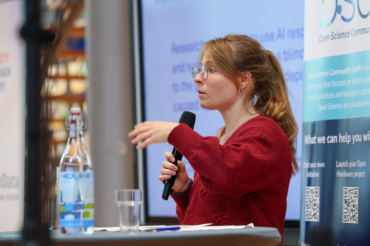 OSCDelft's tweet image. The British-style debate on #AI in research was followed by a panel discussion on AI-generated #data licenses! Panelists tackled provocative statements on AI’s ethics, sustainability, and hidden costs in academia. #OpenScienceWeek #OpenScience