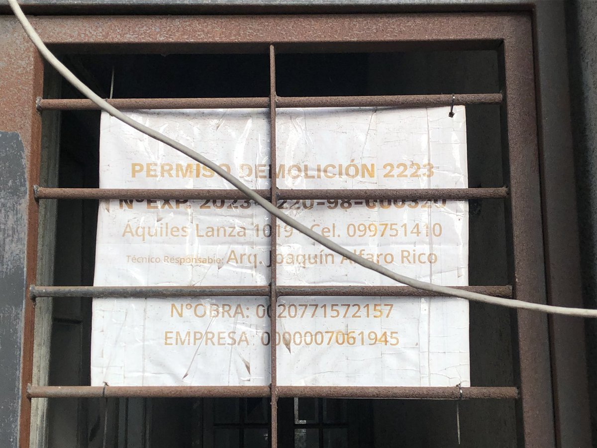 Yaguarón 1021. La casa donde un joven Alfredo Zitarrosa compuso sus primeras canciones, la de la buhardilla con vista al barrio Sur que tanto lo inspiró, va a ser demolida en cuestión de tiempo.

“De tanto vivir frente del cementerio, no me asusta la muerte ni su misterio”