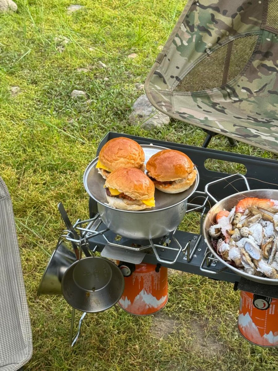 Mavecsfherty's tweet image. Today I went on a vacation with my work friends, it was very beautiful vivid memories 📷📷😅