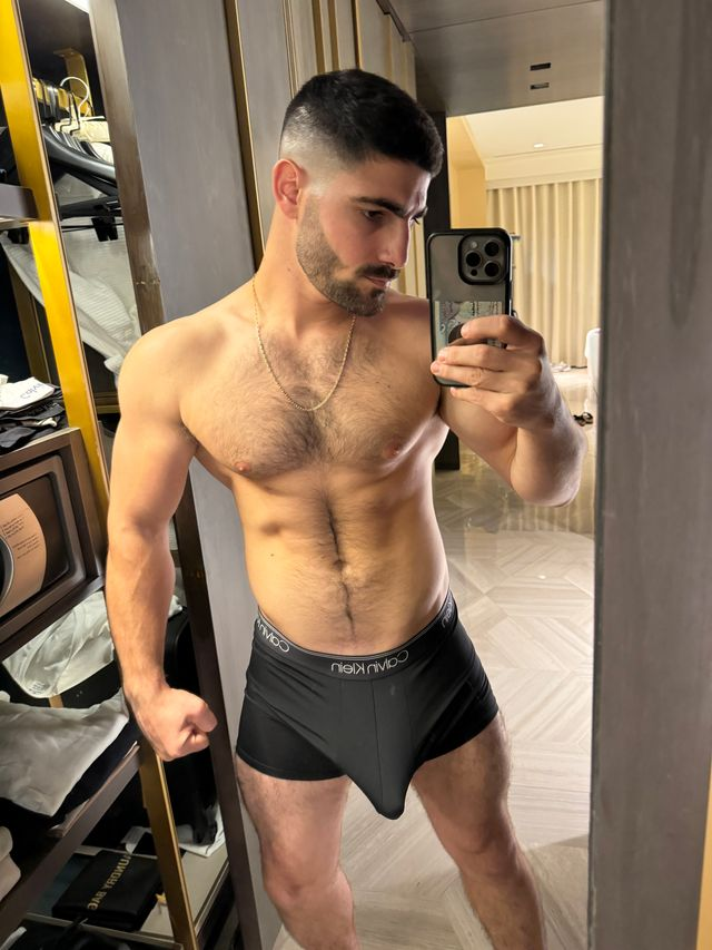 BicepsKingX tweet media