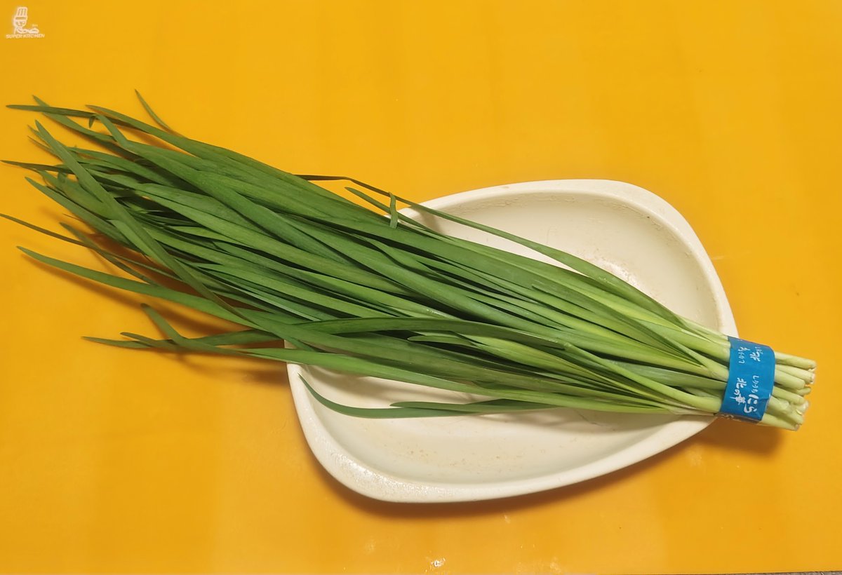 ohshida_masahir's tweet image. 【ニラの特性】

安くて旨い #ニラ には #骨の健康 や #血液の凝固 に必要な #ビタミンK が豊富に含まれていマス☝

特に #味噌汁 にすると大満足できるのでオススメですヨ😋