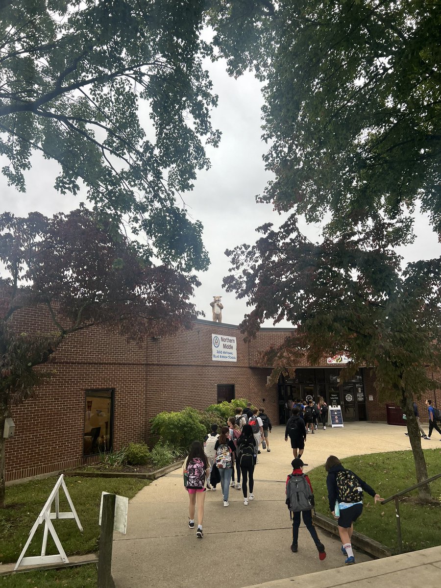 Our Bobcats made it to the Fundraising midpoint goal, so the “Principal” Bobcat greeted the students from the rooftop today!  Congratulations to our students!!!!!