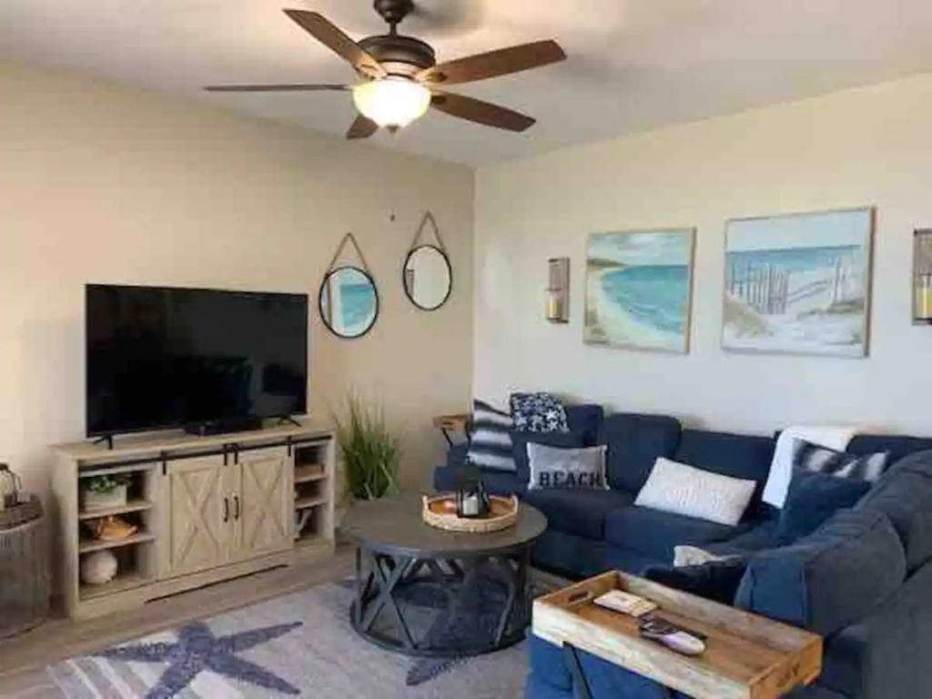 rentbyhost's tweet photo. Paradise awaits! πβ¨ Experience breathtaking ocean views and beachfront bliss in our 2-bedroom condo for rent in Panama City Beach, Florida.ποΈ #BeachfrontLiving #PanamaCityBeach #VacationRental #ByOwner #rentbyhost #rentalsByOwner #rental #vacation https://t.co/1n1c9t4ArN https://t.co/w2xtuuOcOL