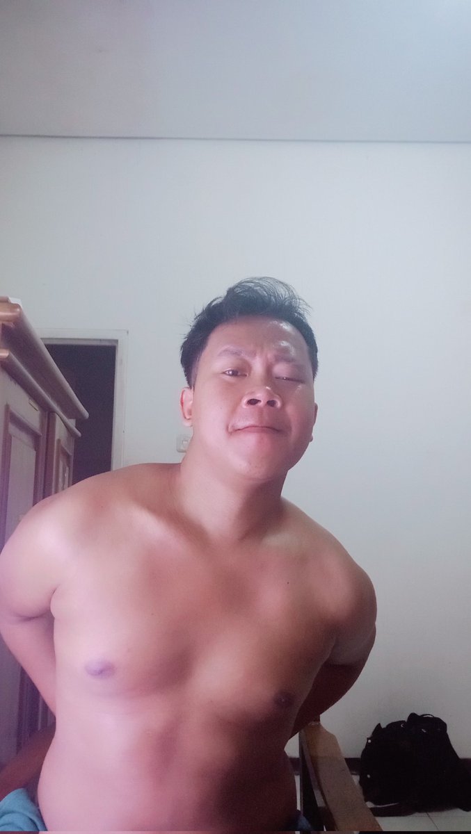 AndraLau17's tweet photo. cukup kan buat jadi sandaran kamu klau pulang kerja udah capek banget ? 🥹🥺 https://t.co/YLOSQWEKAP