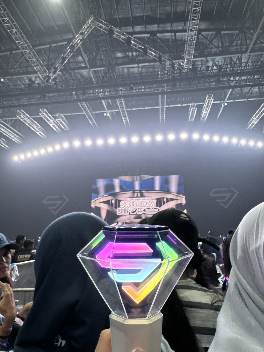 teuk___83's tweet photo. SUPER SHOW SPIN-OFF Half time in Jakarta༄💙
アジアツアーオーラスジャカルタ公演行けて本当に幸せだった🥲
SPY見れてもう心残りはないし、ジャカルタ公演の熱気に嬉しくなったし、私がオタクを続ける1番の理由だなあって再確認した🙂‍↕️🙂‍↕️🙂‍↕️おにいさんたちありがとツアーお疲れ様🐥🫶 https://t.co/ajl4RnvN9S