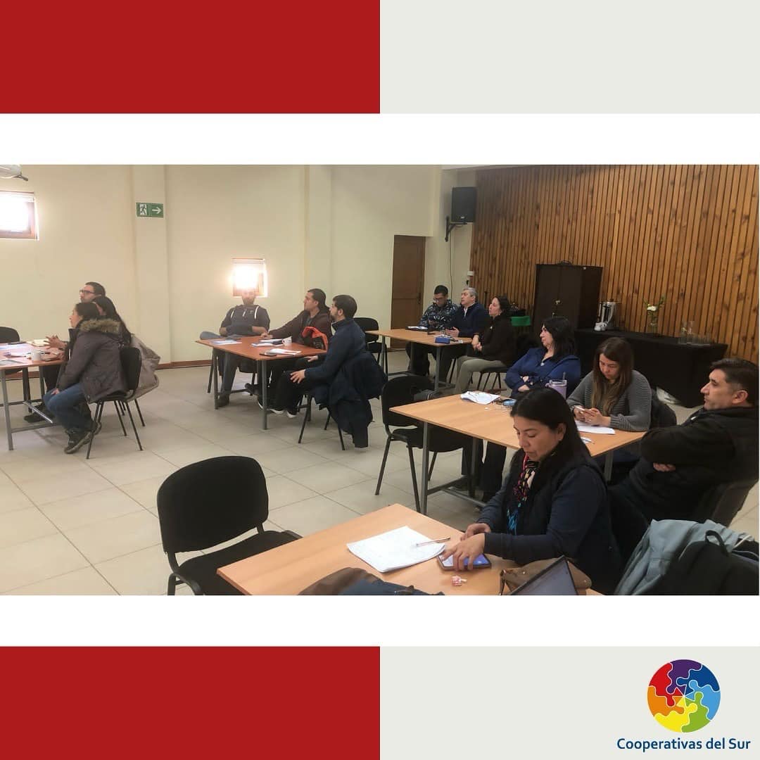 CooperativasSur's tweet photo. 🤝 Nuestro secretario ejecutivo, Alexis Valdés, abogado y Mg. experto en cooperativas, lideró un taller enriquecedor para emprendedores asociativos y académicos de la región de Aysén. #CooperativasDelSur #Asociatividad #Academia #Cooperativismo #UACh https://t.co/47HMH44xZb