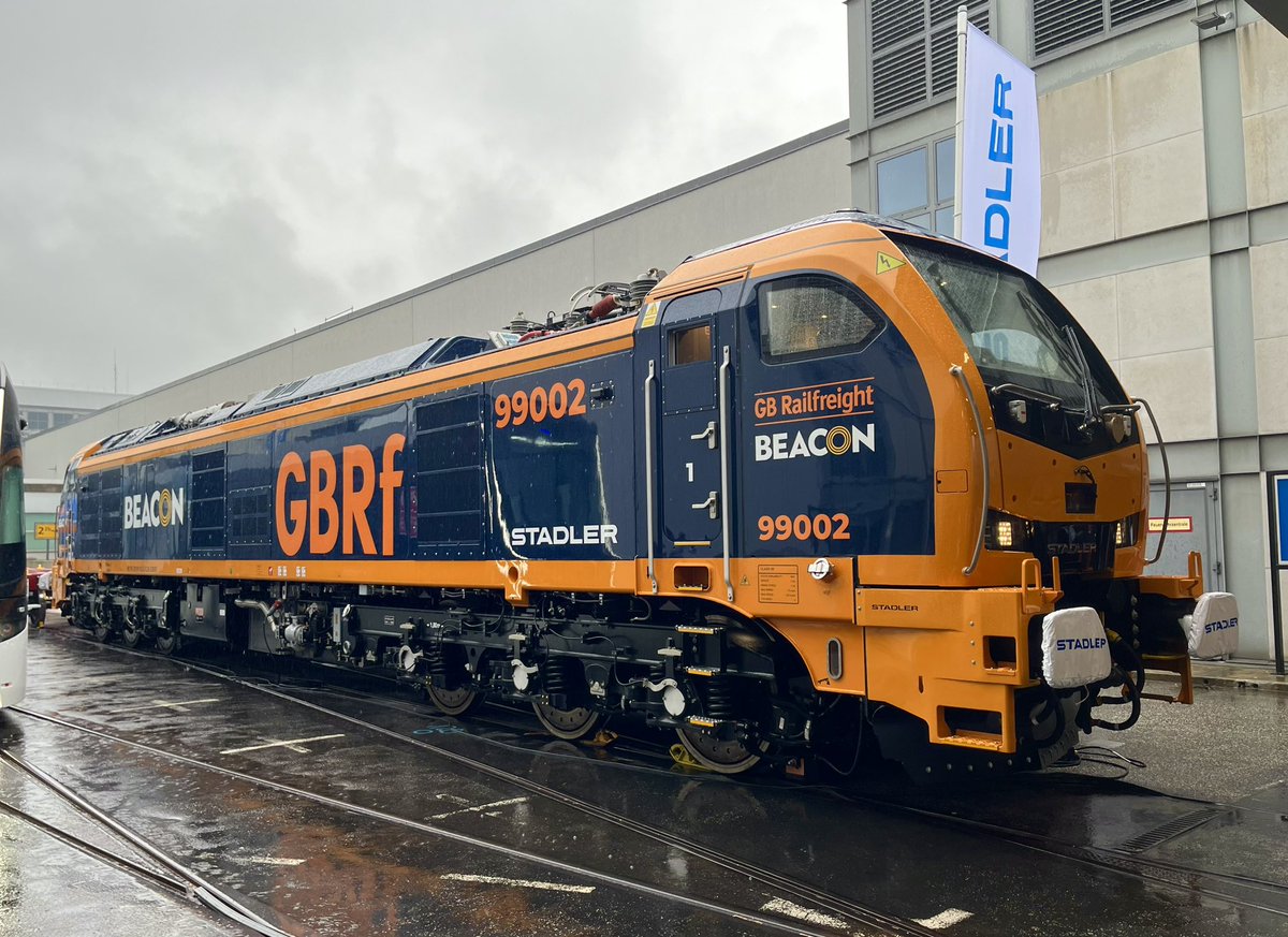 TodaysRailways's tweet photo. Great to see Stadler’s bi-mode 99002 for @GBRailfreight at a rather wet @InnoTrans in Berlin today. The first loco arrives in the UK in May next year and GB says they are expected to reduce emissions by up to 58% compared to the 66s. Entry into service is expected in Sept ‘25 https://t.co/zEsjbtPLzB