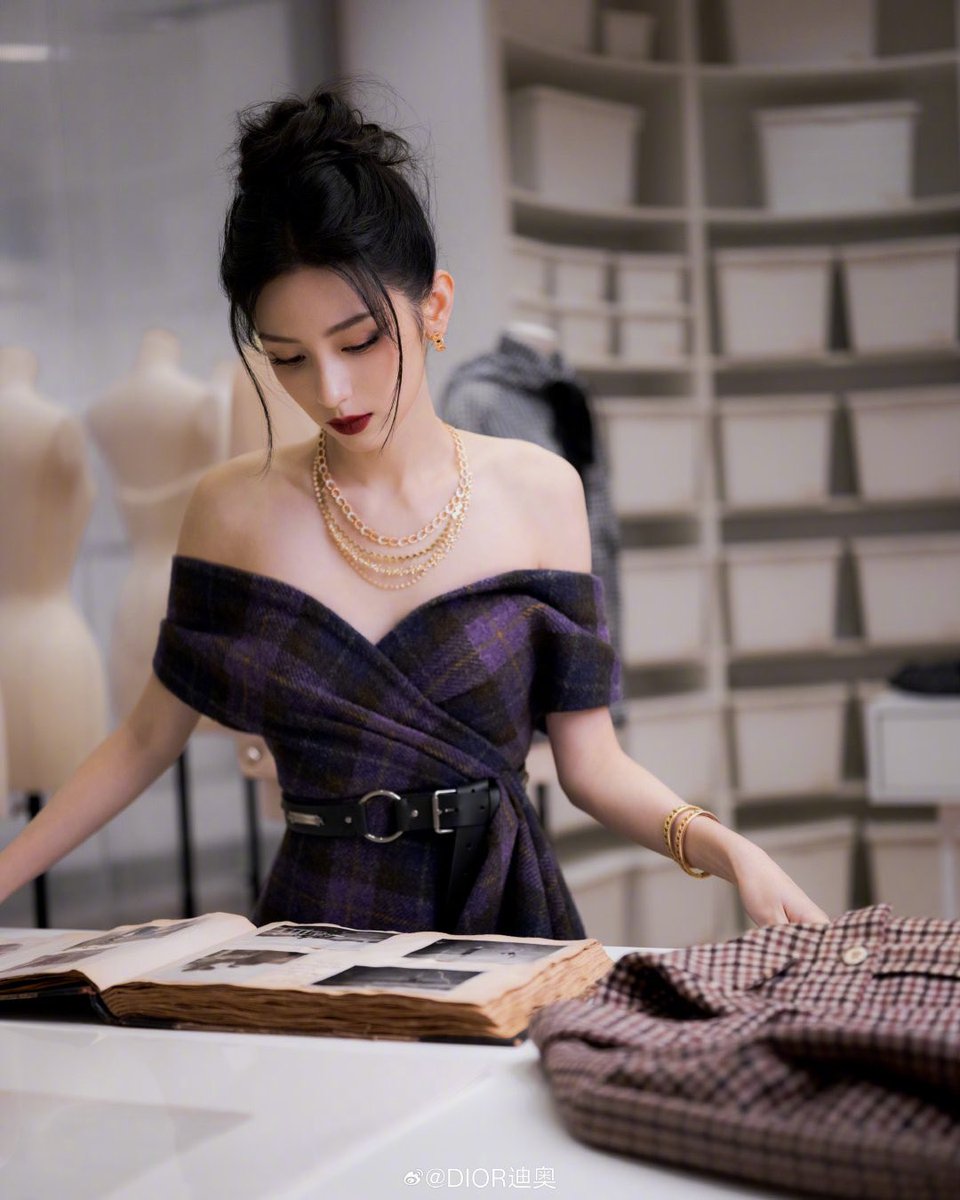 rofshb's tweet photo. ZHOUYE AT DIOR PFW 25
#DiorSS2025xZhouYe
#DiorSS25 #PFW @Dior
Zhou Ye turns heads at Paris Fashion Week, radiating elegance in Dior’s DiorSS25 collection. A true fashion icon! https://t.co/hXH2kpdduU