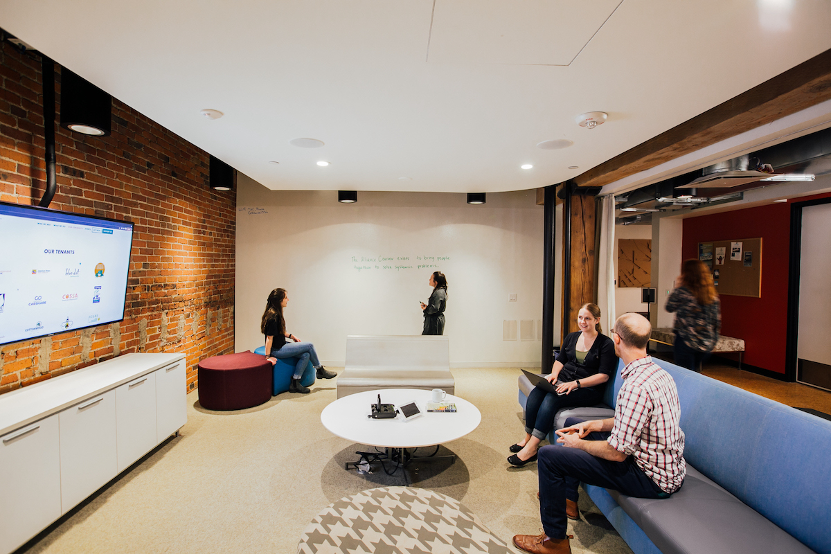 🧘‍♀️ Balance work and wellness! At The Alliance Center, enjoy access to community yoga, a meditation space and a wellness room. Cowork in a place that cares for both you and the planet: ow.ly/bM6x50T4tls