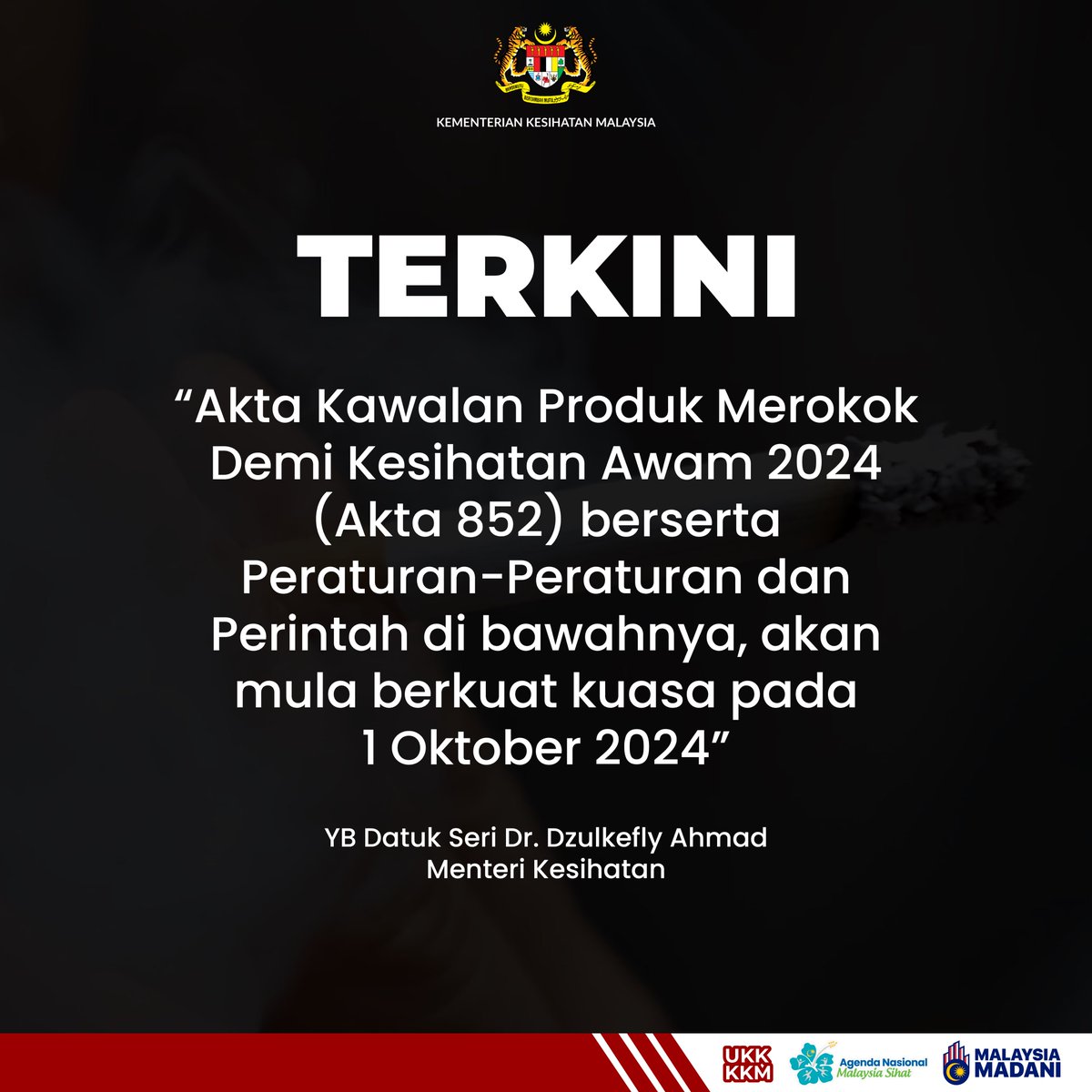 KKMPutrajaya's tweet photo. Kementerian Kesihatan Malaysia (KKM) akan menguatkuasakan Akta Kawalan Produk Merokok Demi Kesihatan Awam 2024 (Akta 852) bermula 1 Oktober 2024.

Akta ini merangkumi peraturan pendaftaran, penjualan, pembungkusan, pelabelan, dan larangan merokok di tempat awam.

Peraturan dan perintah yang bakal dikuatkuasakan TERMASUK rokok elektronik.

#KKMPrihatin
#KKMSihat
#MalaysiaMADANI