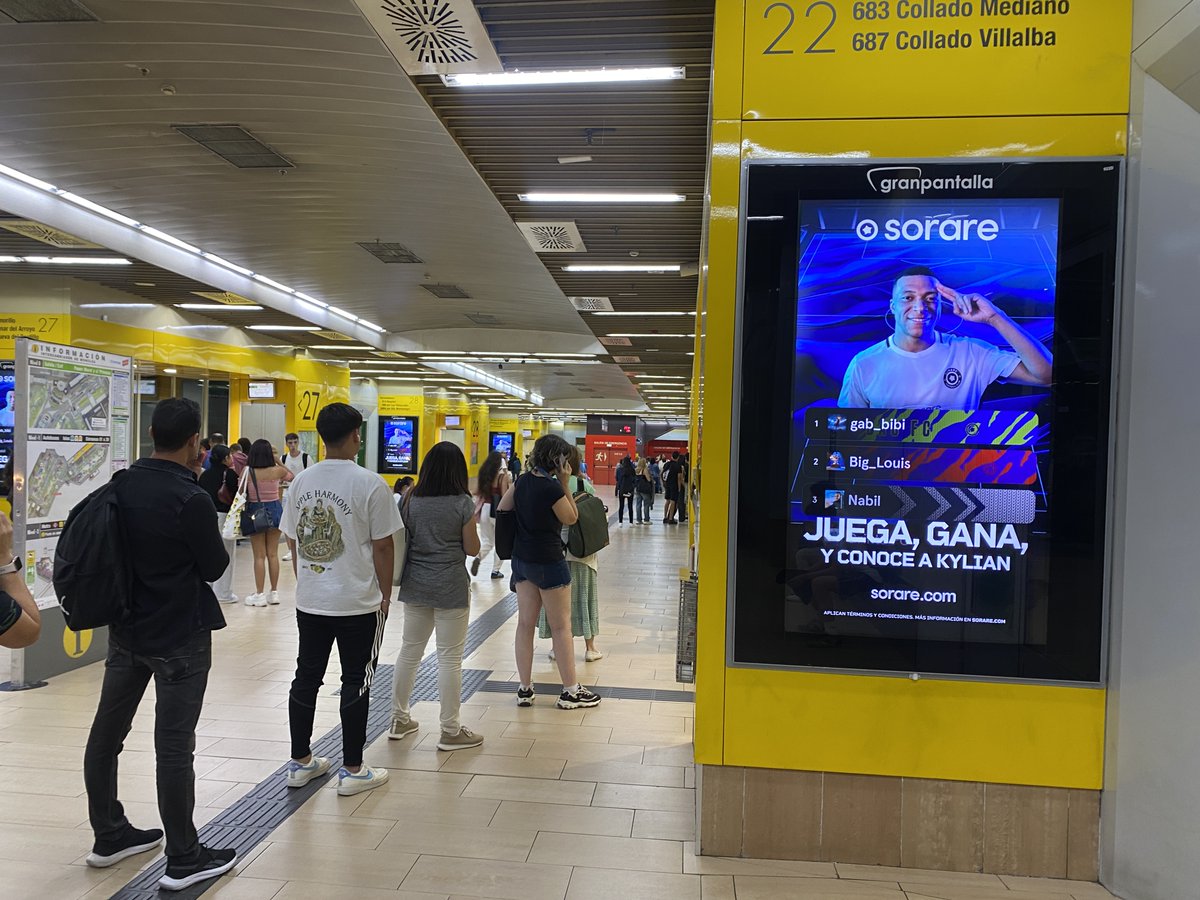 GranPantalla_PE's tweet photo. Kylian Mbapé llega a nuestro circuito digital en los intercambiadores de Moncloa y Plaza Elíptica con la campaña de @Sorarespa. Una promoción donde puedes llegara conocerle en persona.
#publicidad #mbape #juego #digital #premios #sorteo #intercambiadorMoncloa #mupi #futbol https://t.co/zsOlNNiefq