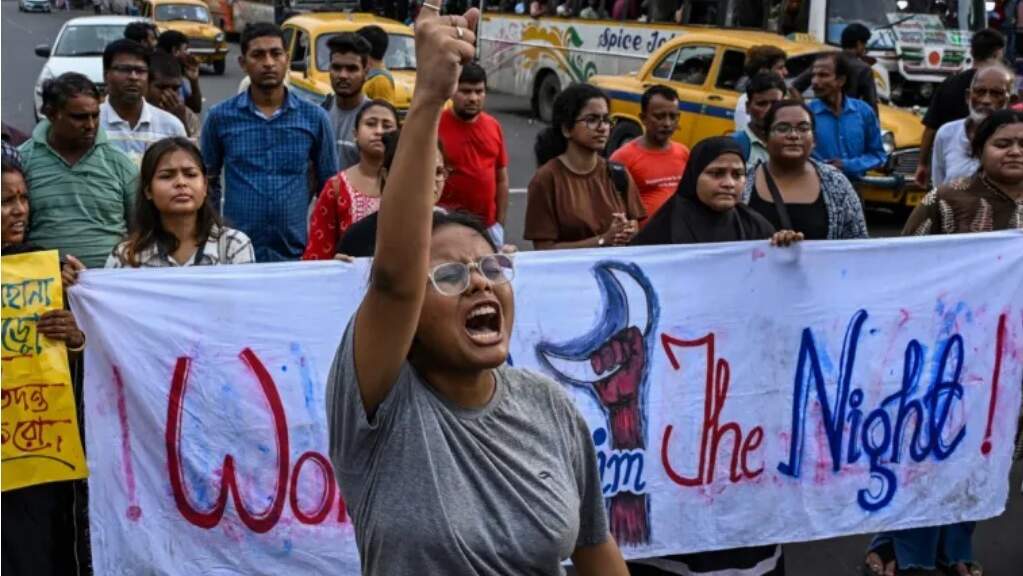 Hindistan’da bir doktora tecavüz edilip öldürülmesi ülkeyi karıştırdı dlvr.it/TDd9yg