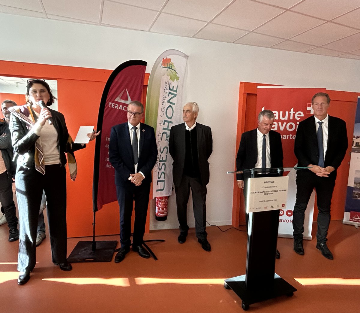Prefet74's tweet photo. #Inauguration de la maison de santé de #Seyssel en présence d'Isabelle Arrighi, sous-préfète de Saint-Julien-en-Genevois et des élus. Regroupant dix cabinets médicaux , cette structure va offrir une offre de soins de qualité à l'ensemble de la population. https://t.co/RTlnpE6YR2