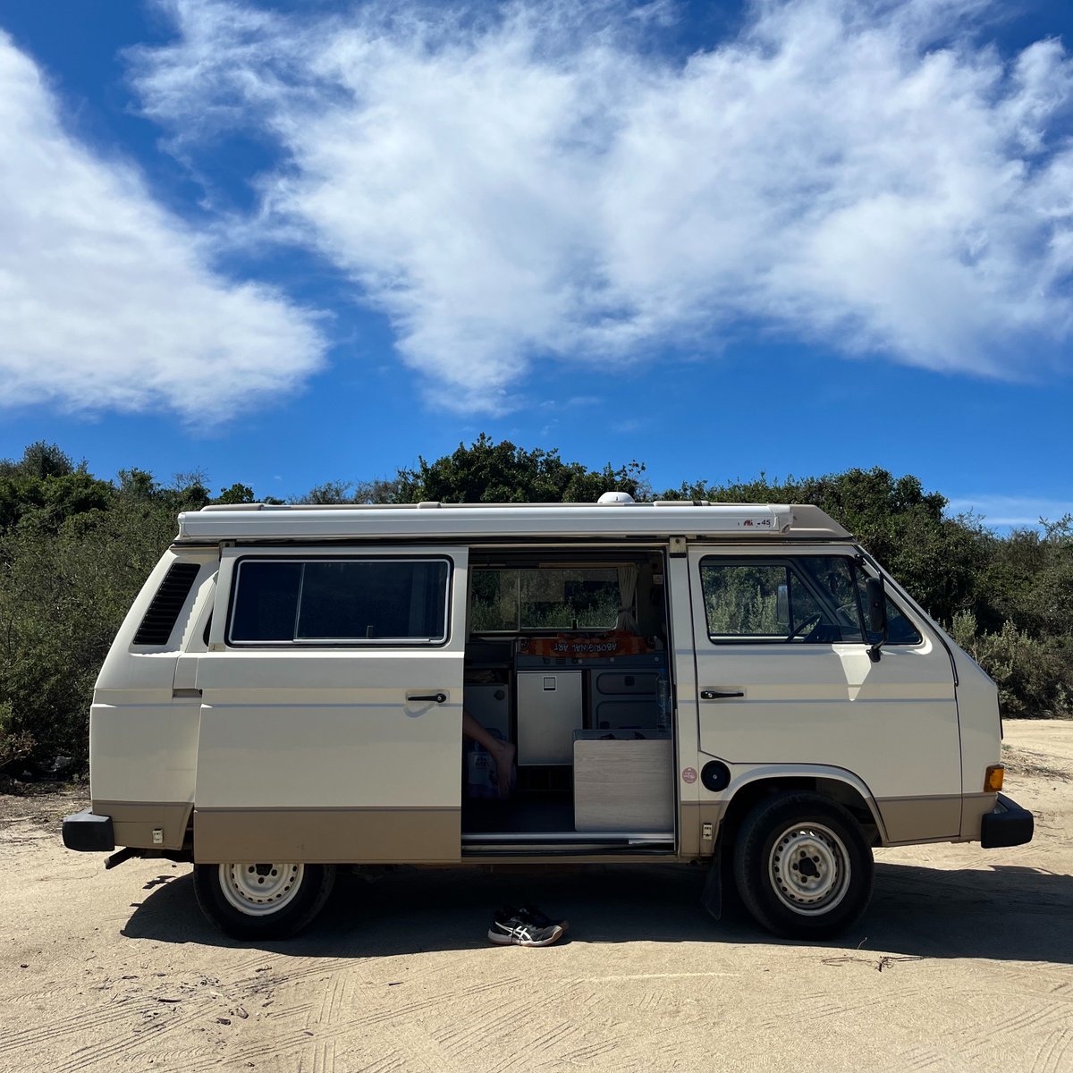 allikrupp's tweet image. two weeks exploring corsica / sleeping in a 1987 VW bus by the sea