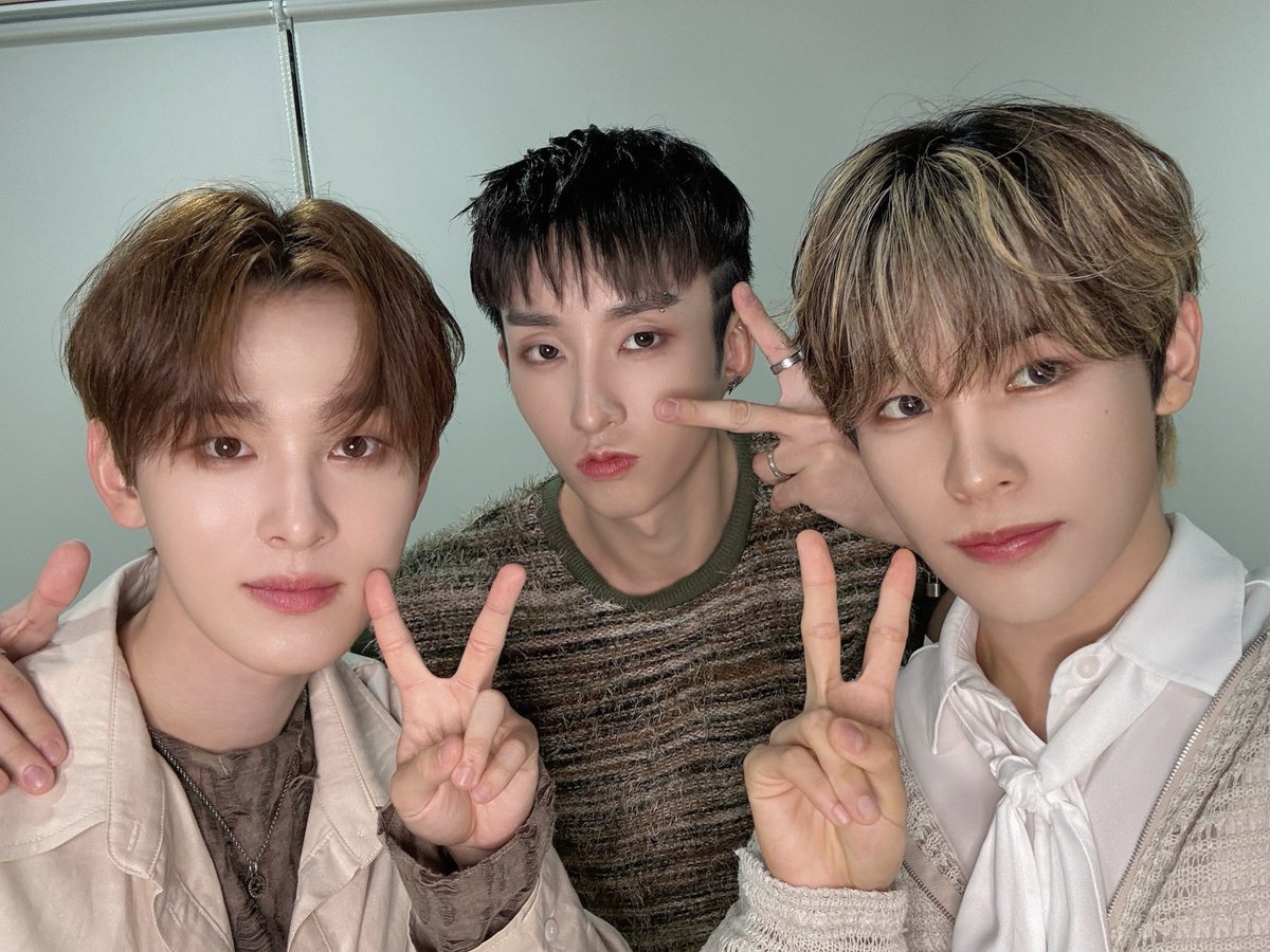 XODIACOfficial's tweet photo. [📸]

👤 : XODIAC COMEBACK 얼마나 남았어?
🩵 : 3..
👤 : 3일?
🩵 : 2..1.. 

D-DAY🌿

-

TITLE "OUR DAYS" 
ꕤTODAY 6PM (KST)

#XODIAC #소디엑 
#SOMEDAY #OURDAYS
#XODIAC_SOMEDAY
#XODIAC_OURDAYS https://t.co/EtSqg74o9a