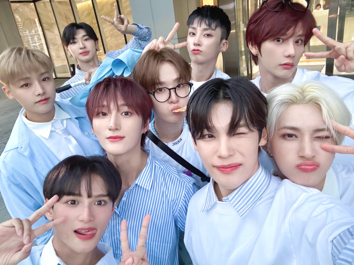 XODIACOfficial's tweet photo. [📸]

👤 : XODIAC COMEBACK 얼마나 남았어?
🩵 : 3..
👤 : 3일?
🩵 : 2..1.. 

D-DAY🌿

-

TITLE "OUR DAYS" 
ꕤTODAY 6PM (KST)

#XODIAC #소디엑 
#SOMEDAY #OURDAYS
#XODIAC_SOMEDAY
#XODIAC_OURDAYS https://t.co/EtSqg74o9a