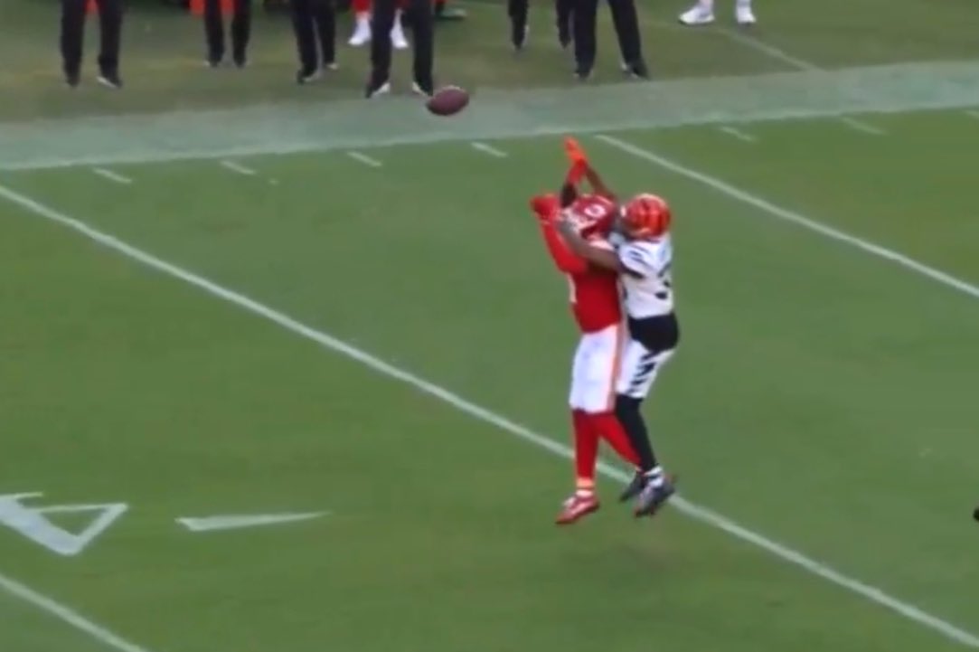 Στεφανία | ⚽🏀 tweet media