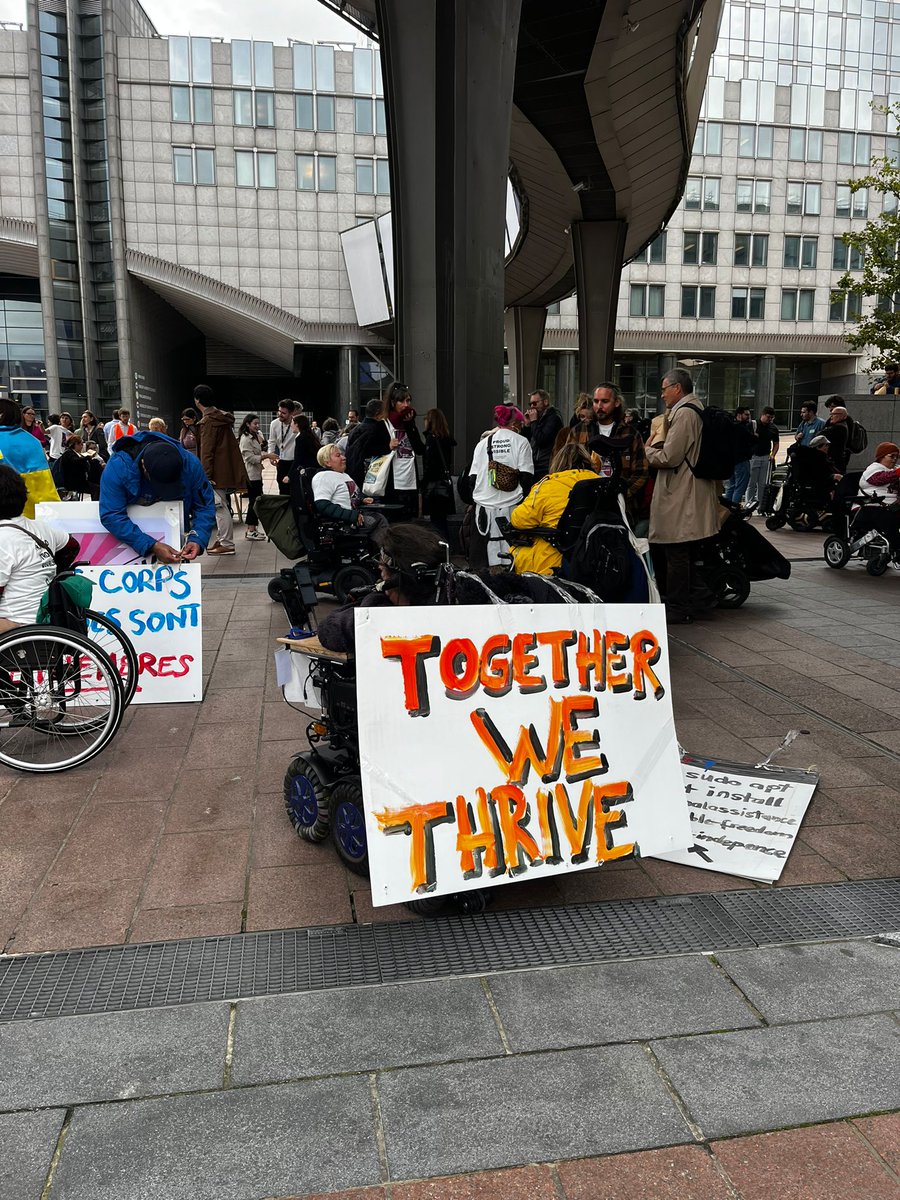 EFHOH staff this morning attended the assembly outside the European Parliament at the end of the #FreedomDrive2024, which provides support to the #IndipendentLiving movement for people with disabilities. Among the speakers: <a href="/brandobenifei/">Brando Benifei</a> <a href="/k_langensiepen/">Katrin Langensiepen MEP/GreensEFA</a> <a href="/BenniScuderi/">Benedetta Scuderi</a>