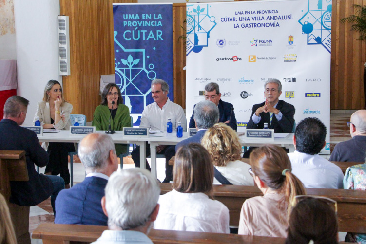 fguma's tweet photo. Cútar presume de historia y gastronomía en sus primeras jornadas de “UMA en la Provincia”

🍽️ Alrededor de 80 personas asisten a este evento organizado por la FGUMA y el Ayuntamiento del municipio

📰 https://t.co/GeQgARkLQh https://t.co/yYcfn93wmq