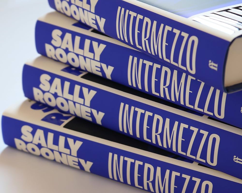 Avui es publica la quarta novel·la de Sally Rooney. 

La <a href="/MarinaJ3/">Marina</a> us explica tot el que necessiteu saber per llegir-lo i/o per entendre la conversa que (segur) generarà.

🟠Ivoox: go.ivoox.com/rf/134129402
🟢 Spotify: open.spotify.com/episode/3GELew…