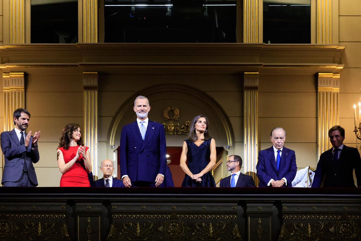 CarlWinslou's tweet photo. No tiene desperdicio la foto. https://t.co/BK8ixz8SN1
